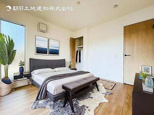 【洋室】木目のフローリングが暖かみのある室内に。明るい寝室で心地のいい朝を迎えられそう。※家具はＣＧ合成の為付属しません。