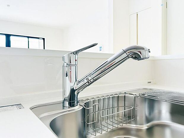 【浄水器一体型水栓】浄水器付きでおいしい水をいつでも手軽に使えます。飲み水やお料理にも安心ですね