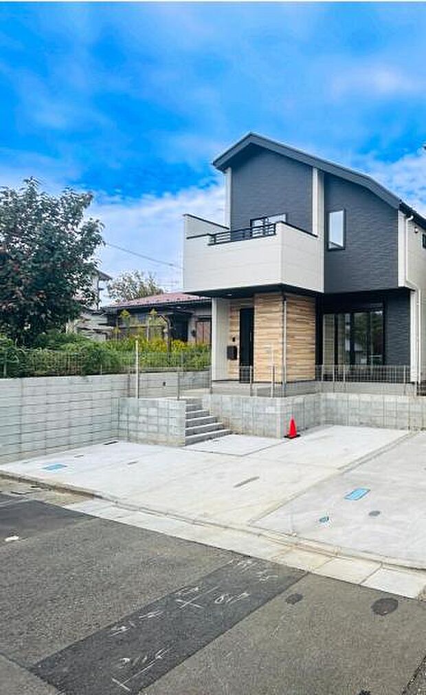 【現地外観】建物完成済みです!!いつでもご内見可能です!