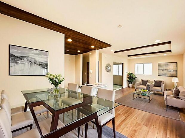 【LDK】大切なご家族が集まるからこそＬＤＫはこだわりたい！休日はおひさまの光をたっぷりと取りこめるリビングでゆったりと過ごしませんか？※家具はＣＧ合成の為付属しません。