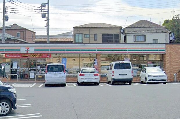 【セブンイレブン 綾瀬深谷中5丁目店】870m 店員さんの対応が素晴らしいです。少しでもレジ待ちで人が並ぶと、すぐに他の人もレジに入ってくれます。