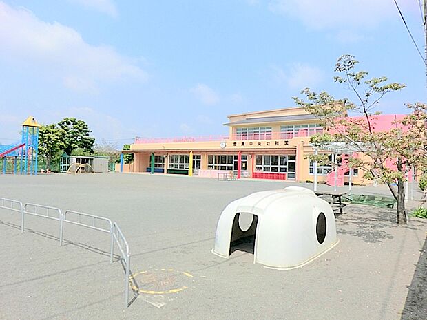 【綾瀬中央幼稚園】680ｍ　園長先生が明るく、ユーモアのある方でアットホームな幼稚園です。先生や園長の対応も良くて安心して子供たちも通えます。