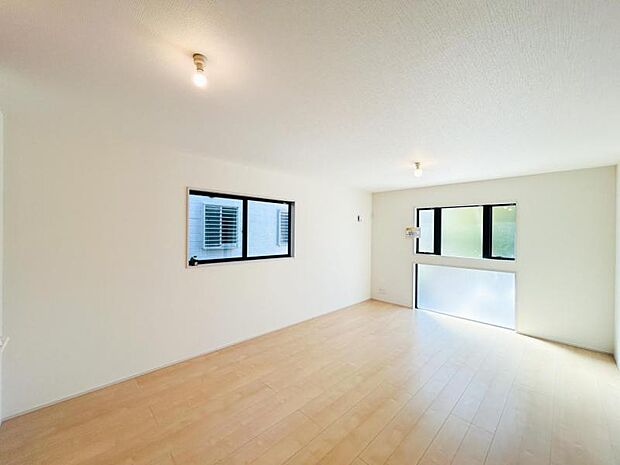 【LDK】大切なご家族が集まるからこそＬＤＫはこだわりたい！休日はおひさまの光をたっぷりと取りこめるリビングでゆったりと過ごしませんか？