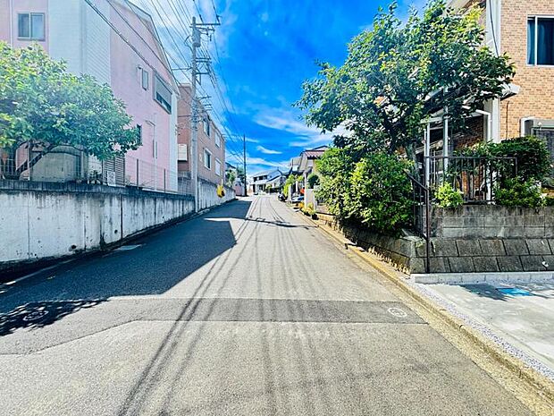 【現地外観】建物堂々完成済みです!いつでもご内見可能です!