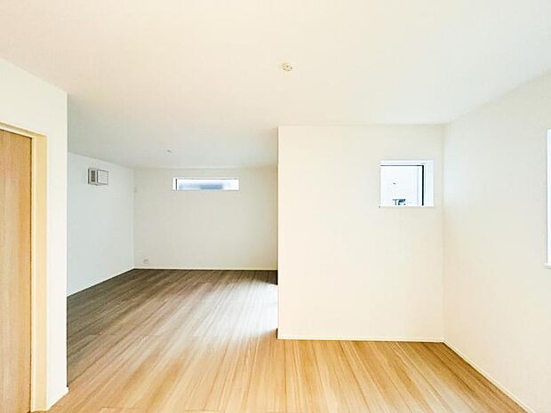 【LDK】大切なご家族が集まるからこそLDKはこだわりたい!休日はおひさまの光をたっぷりと取りこめるリビングでゆったりと過ごしませんか?