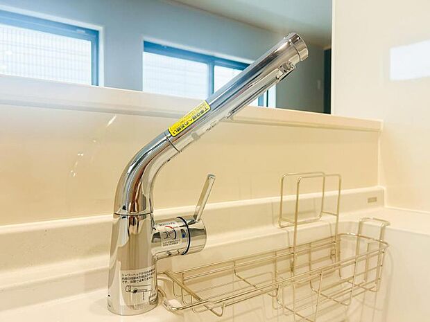 【浄水器一体型水栓】浄水器付きでおいしい水をいつでも手軽に使えます。飲み水やお料理にも安心ですね