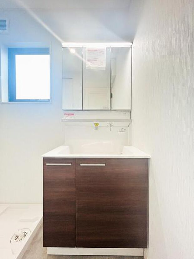 【洗面化粧台】毎日の身支度には欠かせない洗面化粧台、支度時間が重なってしまい準備ができないなど経験ありませんか?そんな時に上手く利用すれば同時にご利用可能です!