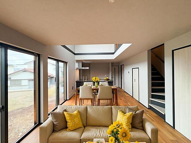 【LDK】大切なご家族が集まるからこそLDKはこだわりたい!休日はおひさまの光をたっぷりと取りこめるリビングでゆったりと過ごしませんか?※家具はCG合成の為付属しません。