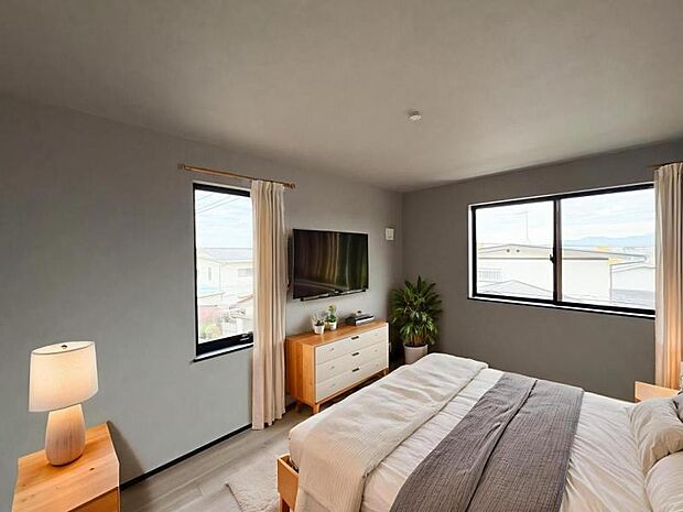 【現地外観：令和7年11月上旬完成予定】※同メーカーのモデルハウスございます。