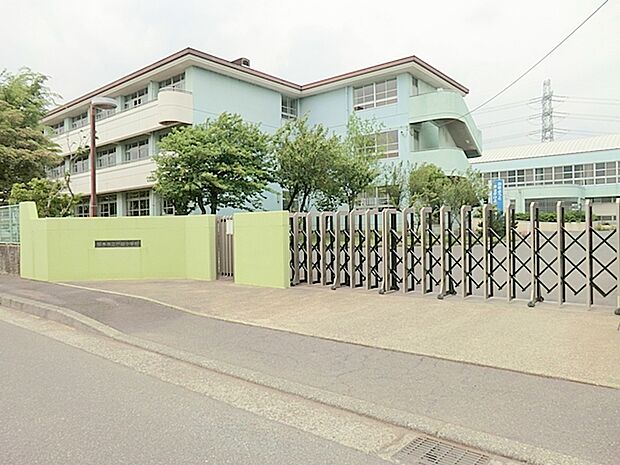 【厚木市立戸田小学校】1720ｍ　教科によってクラスを2グループに分けて学習したり、芸術科目では専任の先生がいたりと、充実した学習環境で安心して通わせられます。