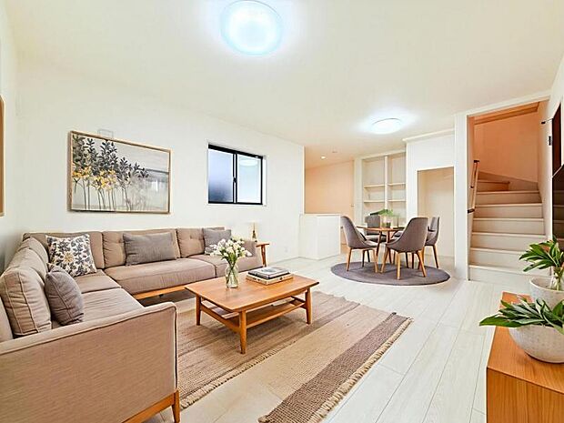 【LDK】大切なご家族が集まるからこそＬＤＫはこだわりたい！休日はおひさまの光をたっぷりと取りこめるリビングでゆったりと過ごしませんか？※家具はＣＧ合成の為付属しません。