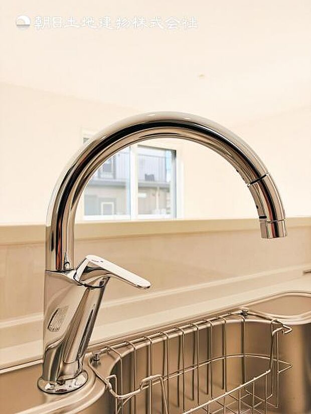 【浄水器一体型水栓】浄水器付きでおいしい水をいつでも手軽に使えます。飲み水やお料理にも安心ですね。