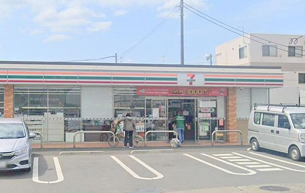 【セブンイレブン　厚木上落合店】310ｍ　駐車場が広いため停めやすいです。 店内も広く、店員さんの対応も良いので、気持ちよく買い物することができます。