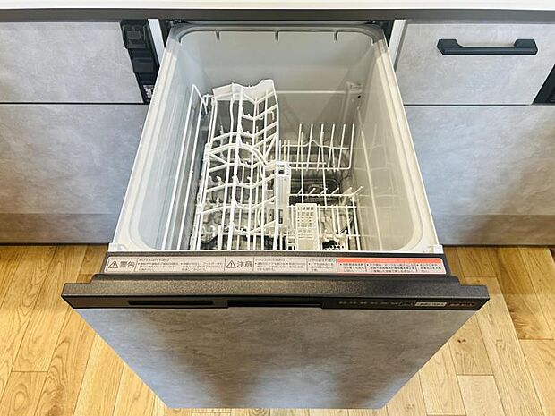 【ビルトイン食洗機】洗浄から乾燥までボタン一つで完結する食洗機付き。大変な洗い物がぐっと短く済みます!