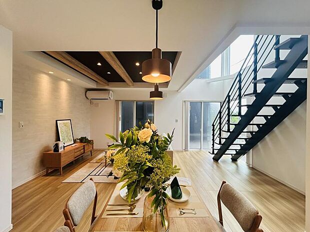 【LDK】大切なご家族が集まるからこそLDKはこだわりたい!休日はおひさまの光をたっぷりと取りこめるリビングでゆったりと過ごしませんか?※家具は含まれません。