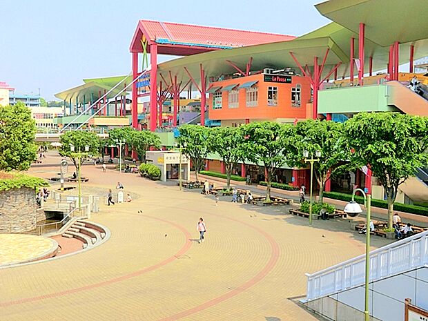 【海老名ビナウォーク】1640m 大きなショッピングモールなので、いろいろ揃います。生鮮食品、服、雑貨、映画も見られます。