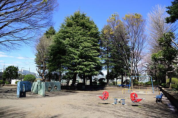 【相模台公園】1140ｍ　子供向けの遊具やら野球場やらテニスコートやら、ギュッとつまった公園です。