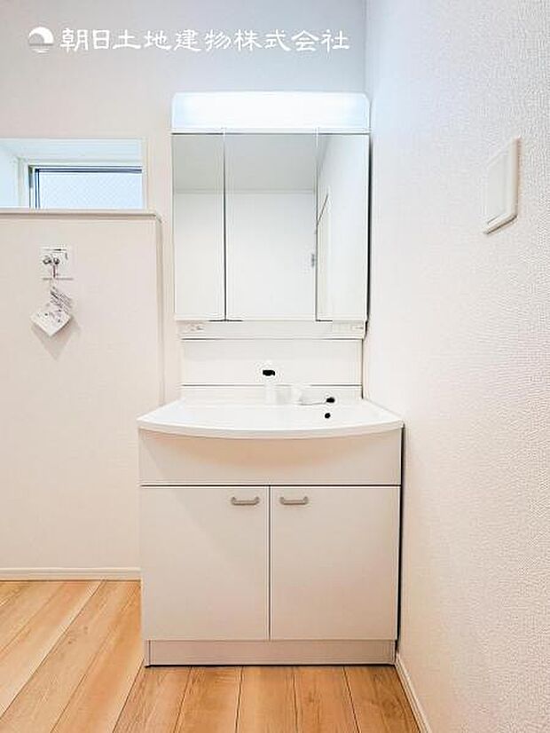 【洗面化粧台】毎日の身支度には欠かせない洗面化粧台、支度時間が重なってしまい準備ができないなど経験ありませんか?そんな時に上手く利用すれば同時にご利用可能です!