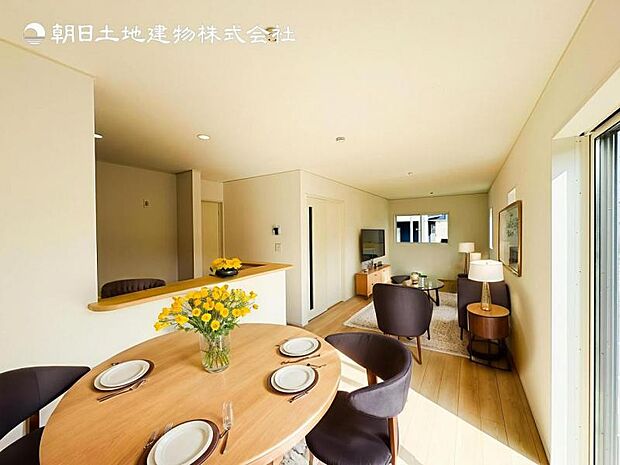 【LDK】大切なご家族が集まるからこそLDKはこだわりたい!休日はおひさまの光をたっぷりと取りこめるリビングでゆったりと過ごしませんか?※家具はCG合成の為付属しません。