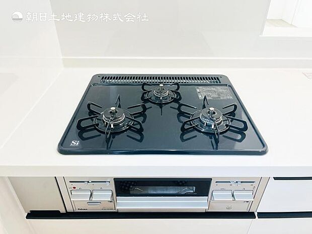 【三ツ口ガスコンロ】煮込み料理をする際にコンロが一つ塞がって他の料理ができなくて時間がかかる！そんな不満を解決してくれる3口コンロは他の調理ができるので捗ります！