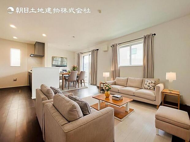 【LDK】大切なご家族が集まるからこそLDKはこだわりたい!休日はおひさまの光をたっぷりと取りこめるリビングでゆったりと過ごしませんか?※家具はCG合成の為付属しません。