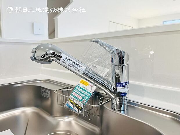 【浄水器一体型水栓】浄水器付きでおいしい水をいつでも手軽に使えます。飲み水やお料理にも安心ですね
