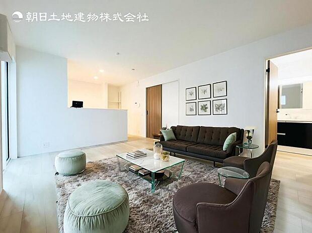 【LDK】大切なご家族が集まるからこそLDKはこだわりたい!休日はおひさまの光をたっぷりと取りこめるリビングでゆったりと過ごしませんか?※家具はCG合成の為付属しません。