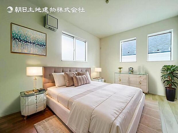 【洋室】木目のフローリングが暖かみのある室内に。明るい寝室で心地のいい朝を迎えられそう。※家具はCG合成の為付属しません。