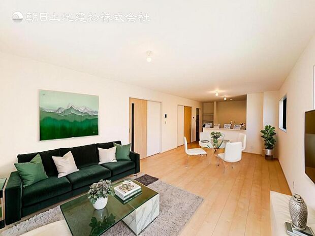 【LDK】大切なご家族が集まるからこそLDKはこだわりたい!休日はおひさまの光をたっぷりと取りこめるリビングでゆったりと過ごしませんか?※家具はCG合成の為付属しません。