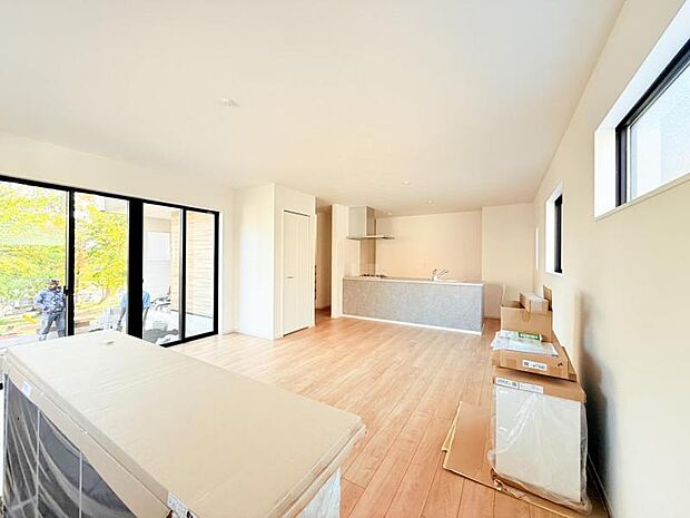 【LDK】大切なご家族が集まるからこそＬＤＫはこだわりたい！休日はおひさまの光をたっぷりと取りこめるリビングでゆったりと過ごしませんか？