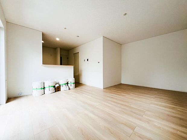 【LDK】大切なご家族が集まるからこそLDKはこだわりたい!休日はおひさまの光をたっぷりと取りこめるリビングでゆったりと過ごしませんか?