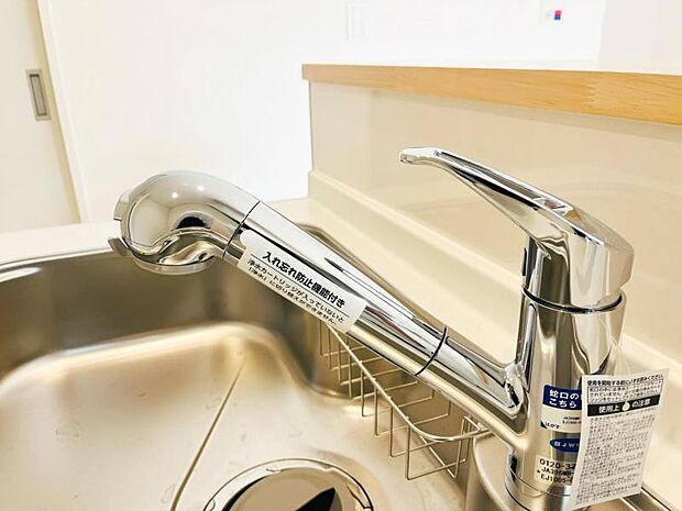 【浄水器一体型水栓】浄水器付きでおいしい水をいつでも手軽に使えます。飲み水やお料理にも安心ですね