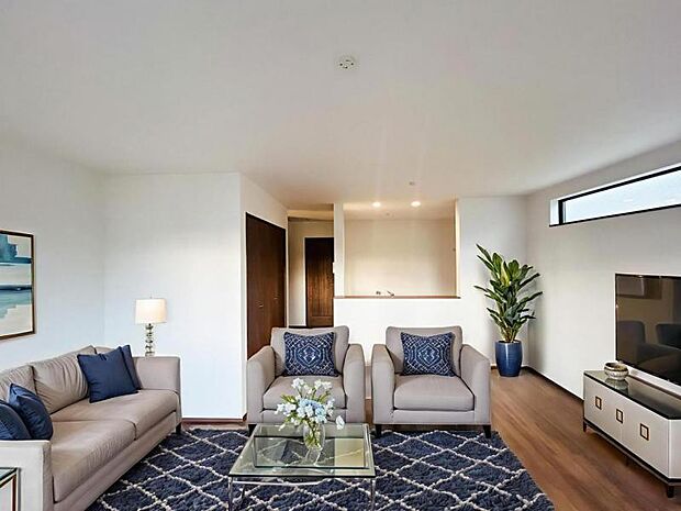 【LDK】大切なご家族が集まるからこそＬＤＫはこだわりたい！休日はおひさまの光をたっぷりと取りこめるリビングでゆったりと過ごしませんか？※家具はＣＧ合成の為付属しません。