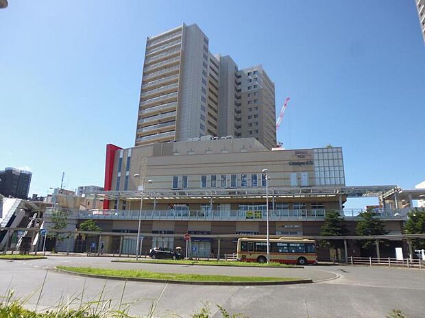 【ラクアルオダサガ】780ｍ　小田急相模原駅直結商業施設。飲食店や100均、洋服屋さんや本屋さんなどがあり便利です。