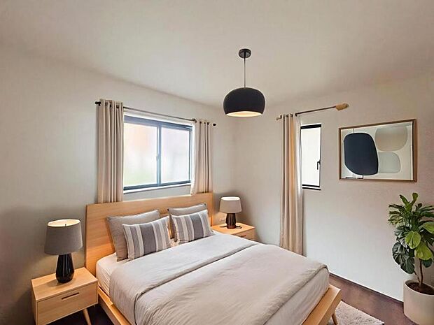 【洋室】木目のフローリングが暖かみのある室内に。明るい寝室で心地のいい朝を迎えられそう。※家具はＣＧ合成の為付属しません。