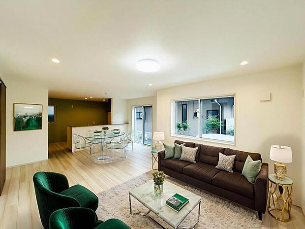 【LDK】大切なご家族が集まるからこそLDKはこだわりたい!休日はおひさまの光をたっぷりと取りこめるリビングでゆったりと過ごしませんか?※家具はCG合成の為付属しません。