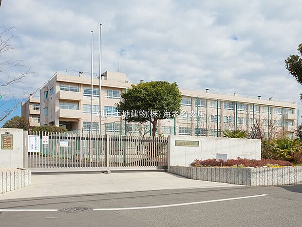 【厚木市立睦合中学校】1840m スポーツが盛んな中学校です。野球とサッカーが特に盛んです。グランドも広くてのびのびスポーツが出来る環境が整っています。