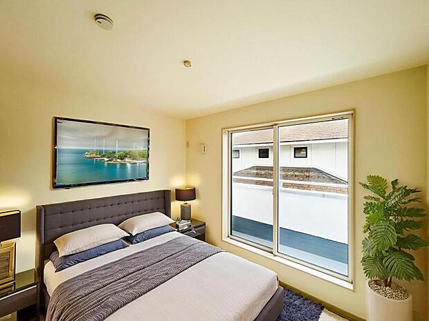 【洋室】木目のフローリングが暖かみのある室内に。明るい寝室で心地のいい朝を迎えられそう。※家具はCG合成の為付属しません。