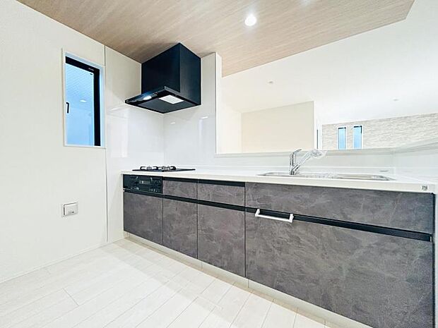 【キッチン】キッチンワークしながら大切な家族との会話を楽しむ。家族のコミュニケーションが生まれるキッチンです!