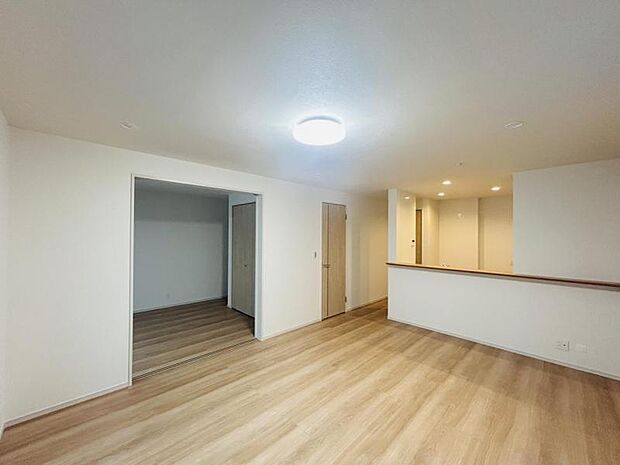 【LDK】大切なご家族が集まるからこそＬＤＫはこだわりたい！休日はおひさまの光をたっぷりと取りこめるリビングでゆったりと過ごしませんか？