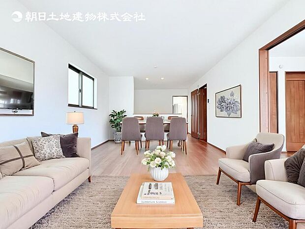 【LDK】大切なご家族が集まるからこそLDKはこだわりたい!休日はおひさまの光をたっぷりと取りこめるリビングでゆったりと過ごしませんか?※家具はCG合成の為付属しません。