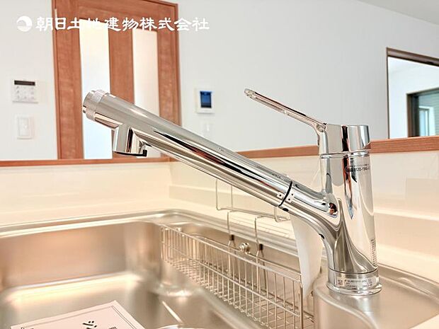 【浄水器一体型水栓】浄水器付きでおいしい水をいつでも手軽に使えます。飲み水やお料理にも安心ですね