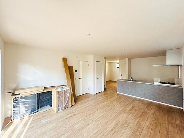 【LDK】大切なご家族が集まるからこそLDKはこだわりたい!休日はおひさまの光をたっぷりと取りこめるリビングでゆったりと過ごしませんか?