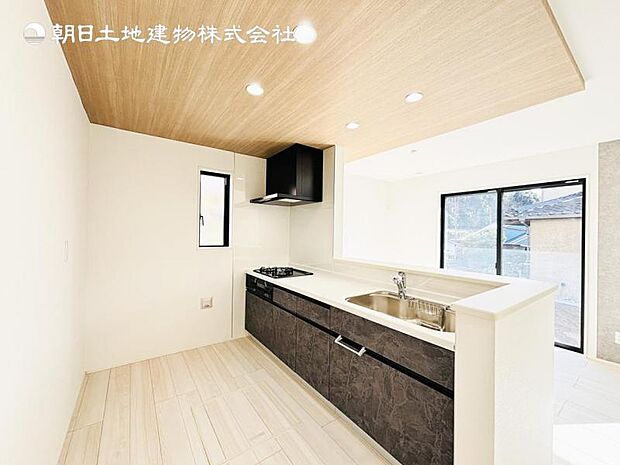 【キッチン】キッチンワークしながら大切な家族との会話を楽しむ。家族のコミュニケーションが生まれるキッチンです!