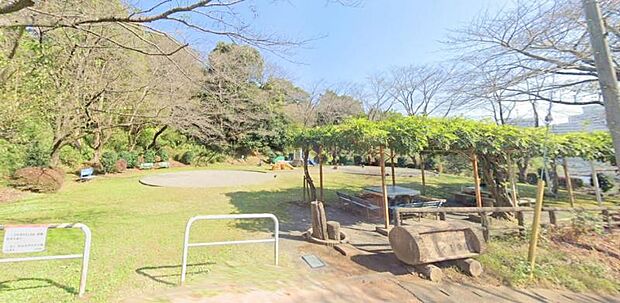 【市民の森ふじやま公園】1150m 自然が多く森に囲まれた公園です。春には満開の桜出迎え市内で有数の花見の名所となっています。