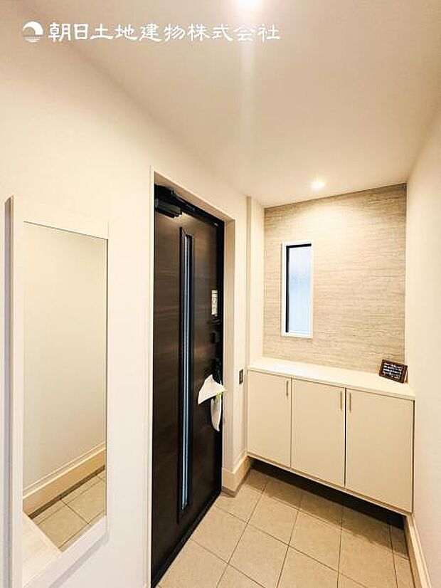 【玄関】収納もたっぷりあるので、靴がたくさんあっても安心!気持ちの良い朝は、毎日ここからスタートしていきます!