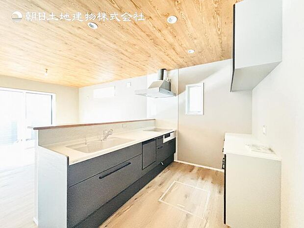 【キッチン】キッチンワークしながら大切な家族との会話を楽しむ。家族のコミュニケーションが生まれるキッチンです!