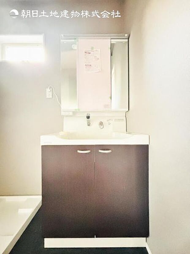 【洗面化粧台】毎日の身支度には欠かせない洗面化粧台、支度時間が重なってしまい準備ができないなど経験ありませんか?そんな時に上手く利用すれば同時にご利用可能です!