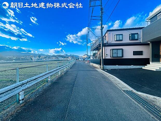 【現地前面道路】閑静な住宅地という言葉が合う落ち着いた環境です!