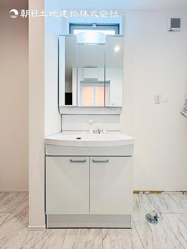 【洗面化粧台】毎日の身支度には欠かせない洗面化粧台、支度時間が重なってしまい準備ができないなど経験ありませんか?そんな時に上手く利用すれば同時にご利用可能です!